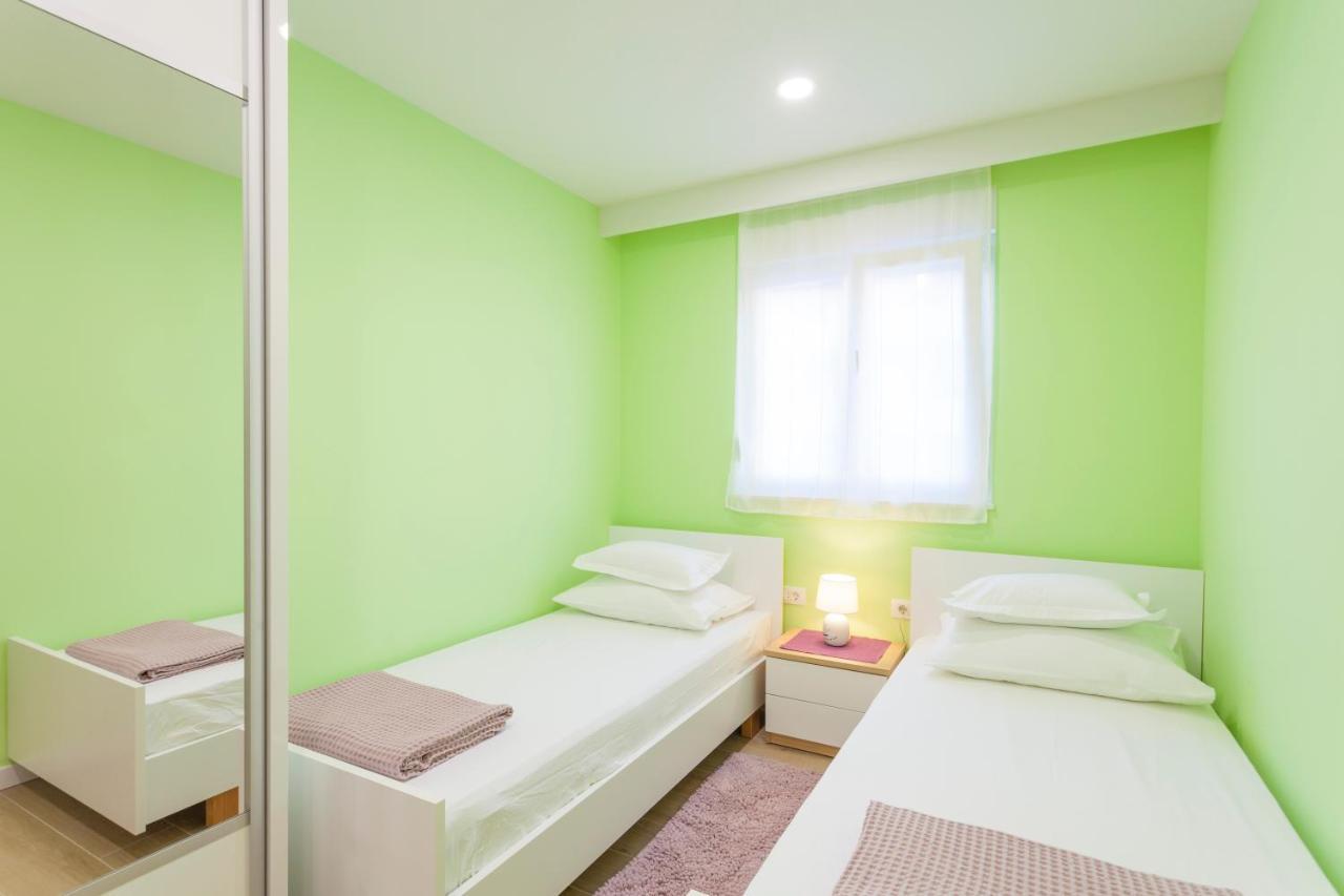 Center New Apartment Krivic Makarska Bagian luar foto